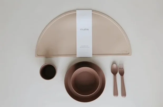 Gift Set Timpul Mesei Blush/Woodchuck, Mushie — preț și oferte