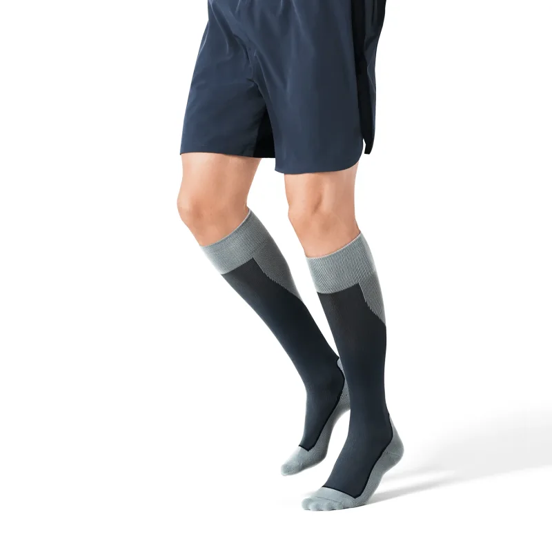 Jobst Sport, șosete sportive de compresie pentru genunchi, 20-30 mmHg, mărimea L, gri/grafit — preț și oferte