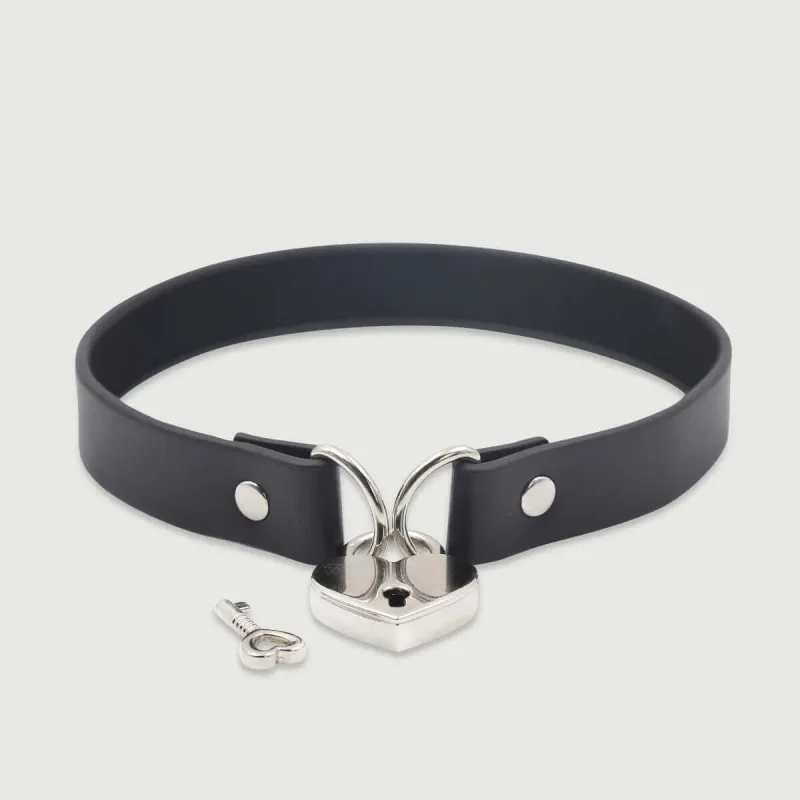Choker din piele cu lacăt și cheie în formă de inimă - negru — preț și oferte