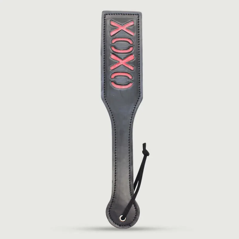 Domme Series Paletă din piele cu tăietură XOXO - negru — preț și oferte