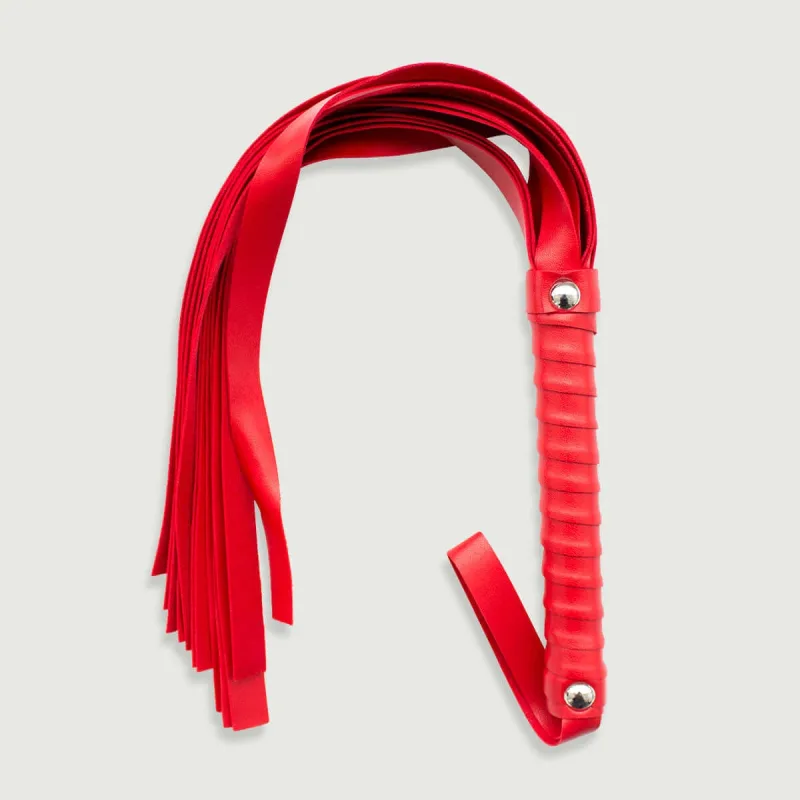 Flogger cu cozi din piele și mâner cu nituri - roșu — preț și oferte