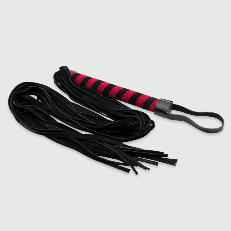 Whip Flogger cu coadă lungă, cu mâner cu dungi și buclă pentru încheietura mâinii - negru — preț și oferte