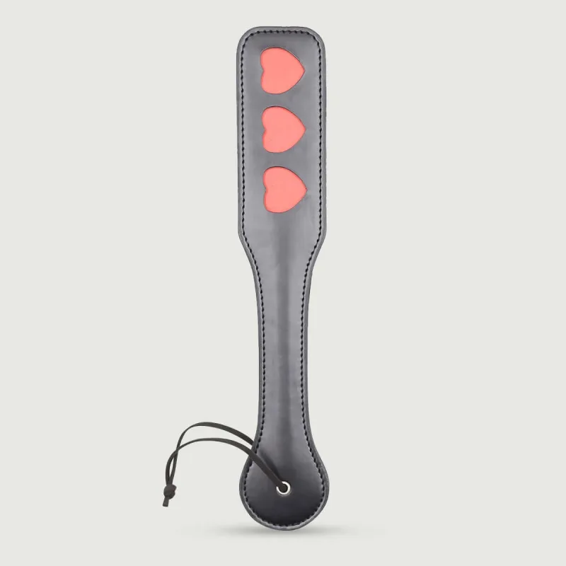 Domme Series Paletă din piele artificială cu 3 tăieturi în formă de inimă - negru — preț și oferte