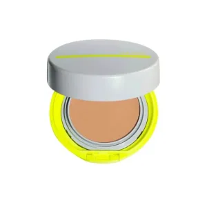 Shiseido Cremă de protecție solară pentru față SPF 50+, fond de ten compact Sports BB Compact, protecție foarte ridicată – nuanță medie-închisă